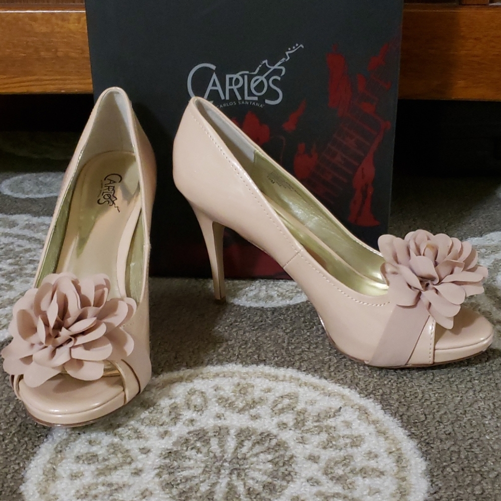 Carlos by Carlos Santana tan flower open toe pumps